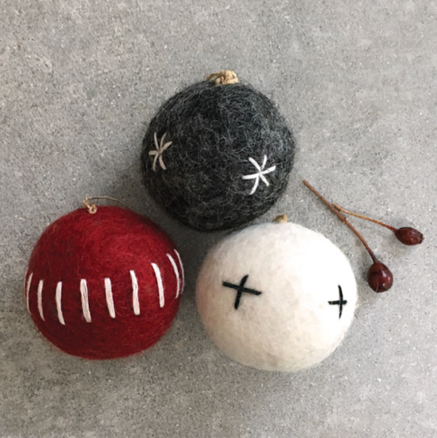 Felt Christmas decoration bauble Red